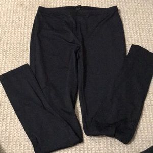 HUE shiny black leggings